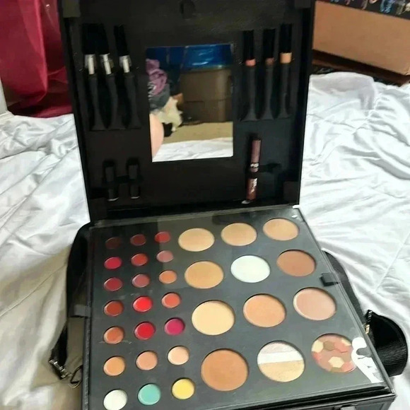 Ofra professional makeup kit case and carrying strap - Picture 1 of 6